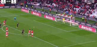 HIT! Piłkarz Benfiki strzelił GOLA SAMOBÓJCZEGO ''Z RZUTU KARNEGO'' xD [VIDEO]